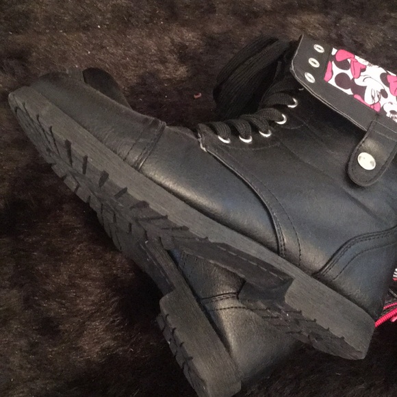🦊 Cuuuute. Minnie zip back combat boots. Attention getters 😃 - Picture 4 of 4